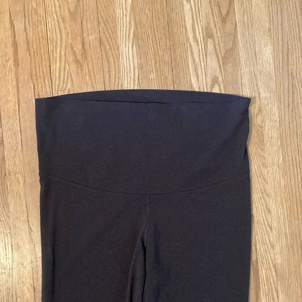 Old Navy Maternity Black Full-Length Leggings with Supportive Waistband - Picture 3 of 9